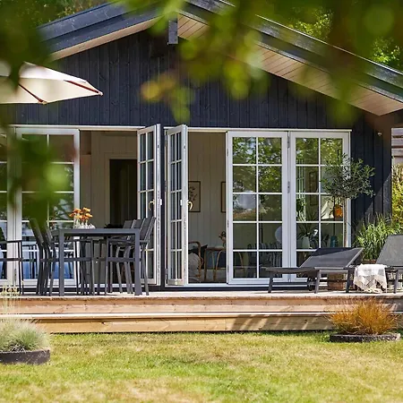 Beautiful Home, From 2021, With A Lovely Seaview Дом отдыха Рённе
